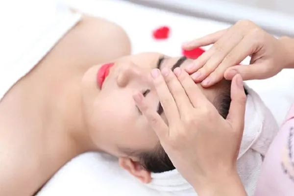 Công dụng của massage da mặt trong chu trình dưỡng da