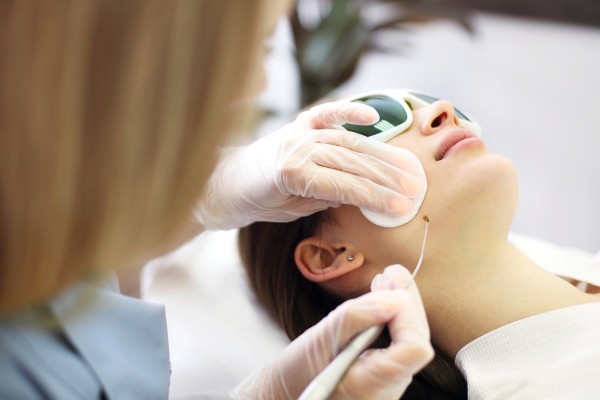 Trị mụn cóc bằng mủ đu đủ xanh có được không? 3